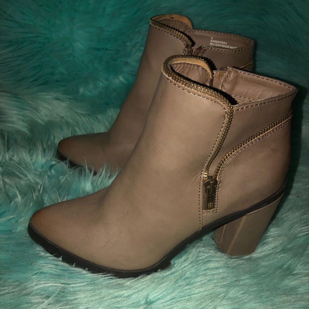 Neutral/Gray heel booties